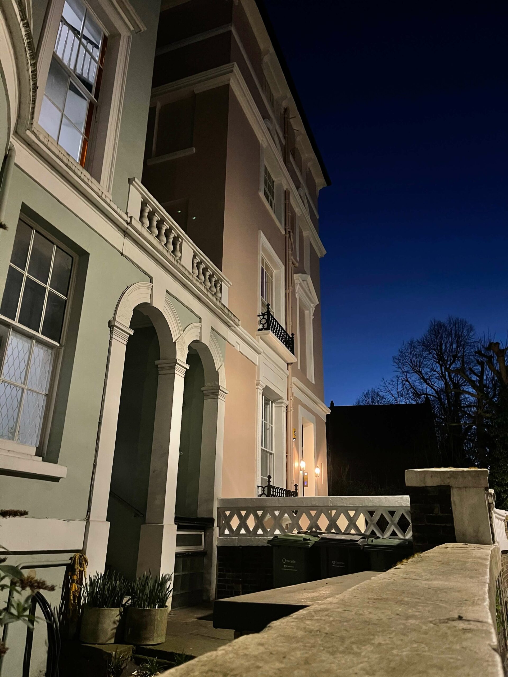 Regents Park Road I Daylight Robbery